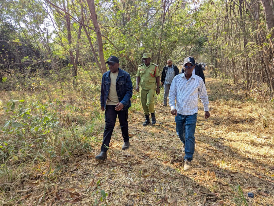 MKUU WA WILAYA YA SINGIDA AFANYA ZIARA YA KUTEMBELEA  VYANZO VYA  MAJI VYA MAMLAKA YA MAJI SINGIDA.